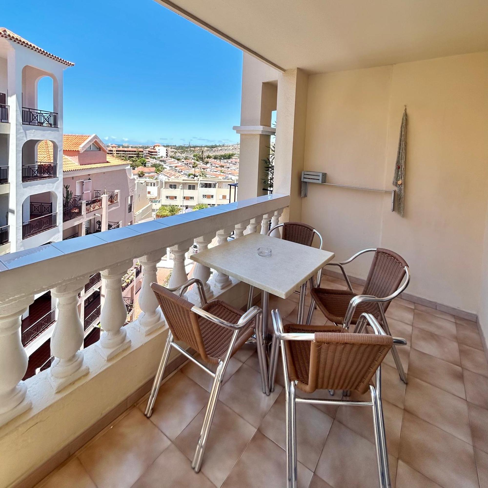 Lovely 1 Bed Apartment In Castle Harbour C108 Los Cristianos  Exteriér fotografie