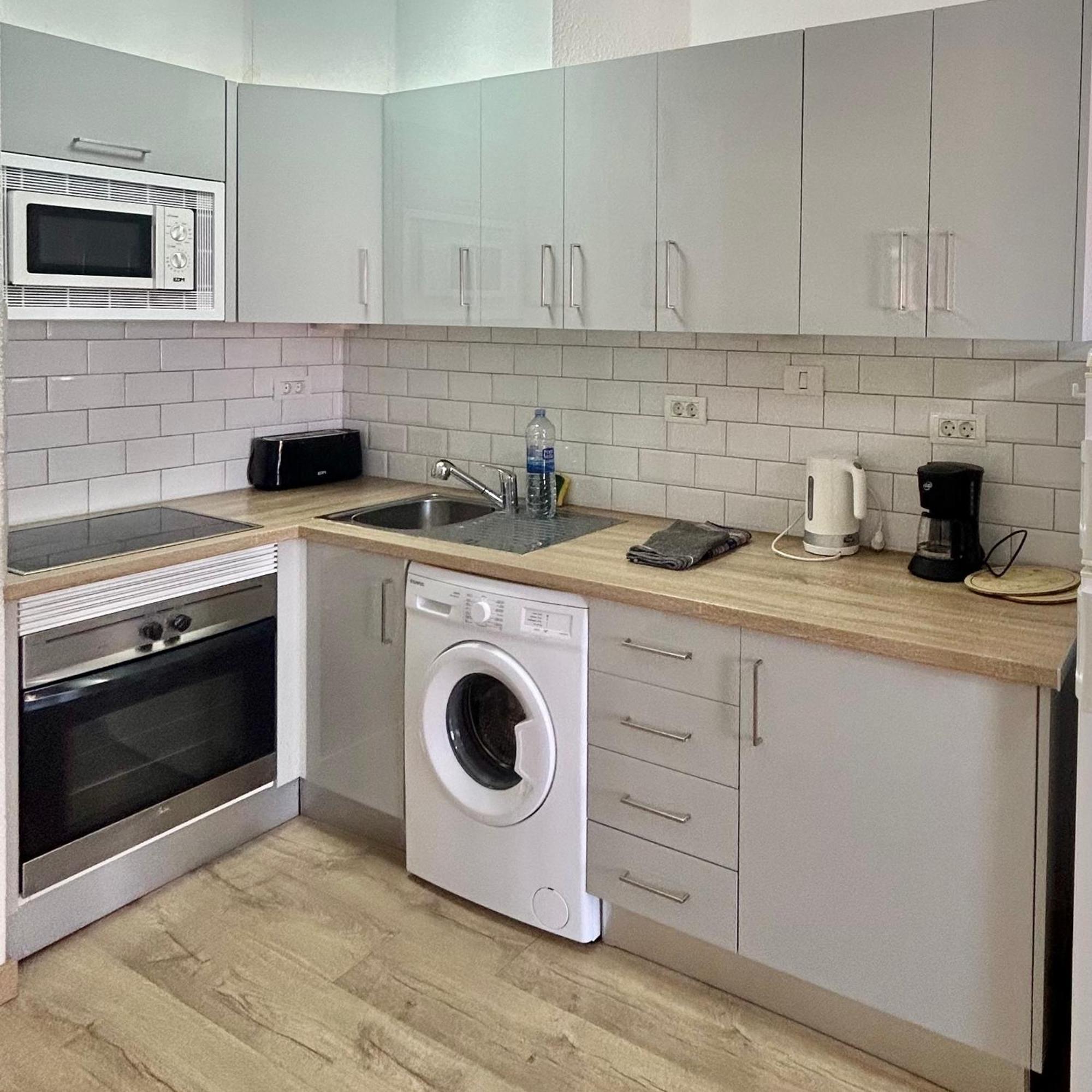 Lovely 1 Bed Apartment In Castle Harbour C108 Los Cristianos  Exteriér fotografie